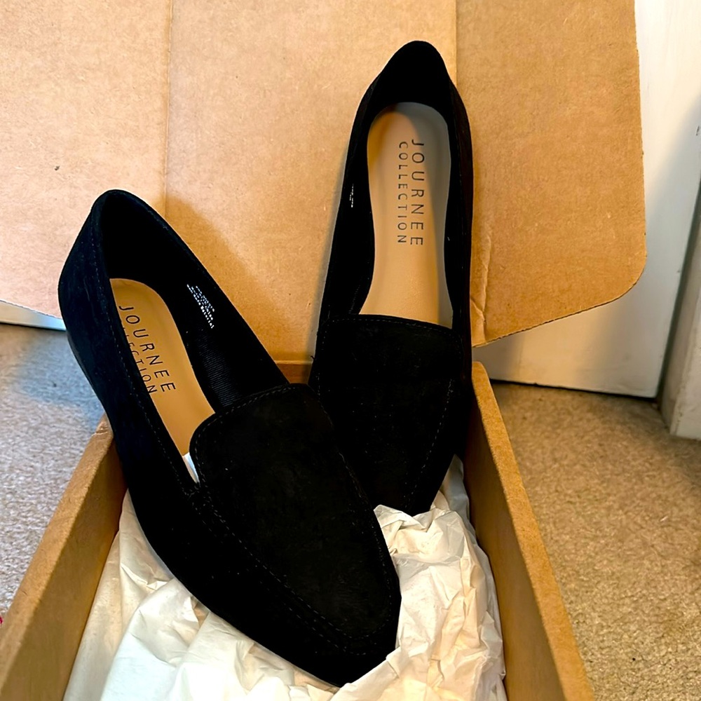 Journey Collection Tullie Black suede flat sz 7
